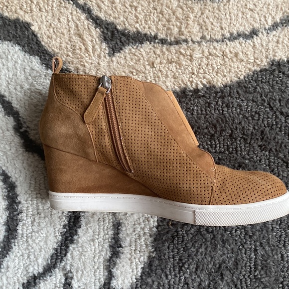 Linea Paola Suede Bootie - Picture 2 of 3